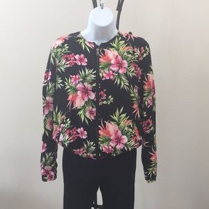 A spring/ summer jacket with zipper in front. Sz S